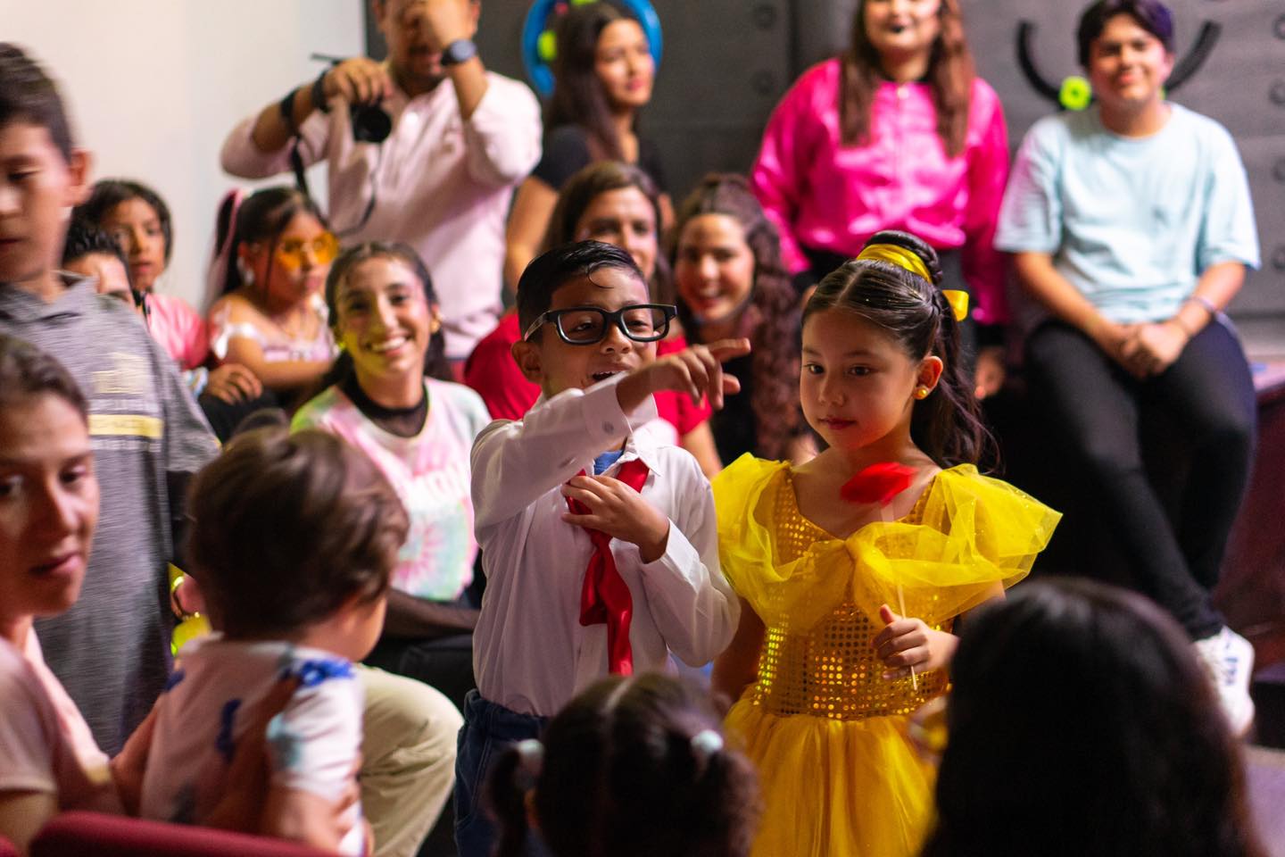 Niños divirtiéndose en SION Kids